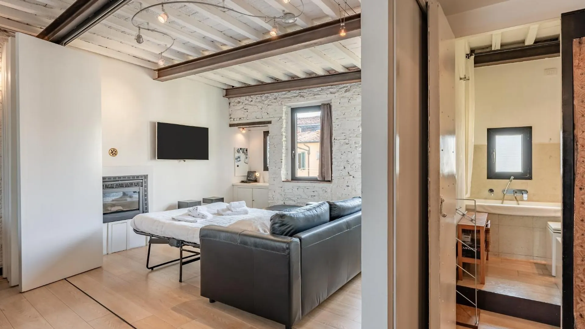 Appartamento Loft Santa Chiara - Affitti Brevi Italia Lucca Italia